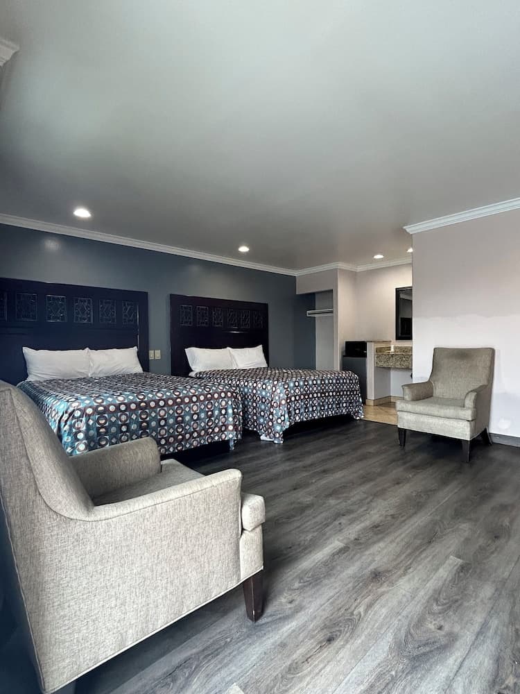 HYLAND MOTEL property views in La Habra, CA — gallery photo 3
