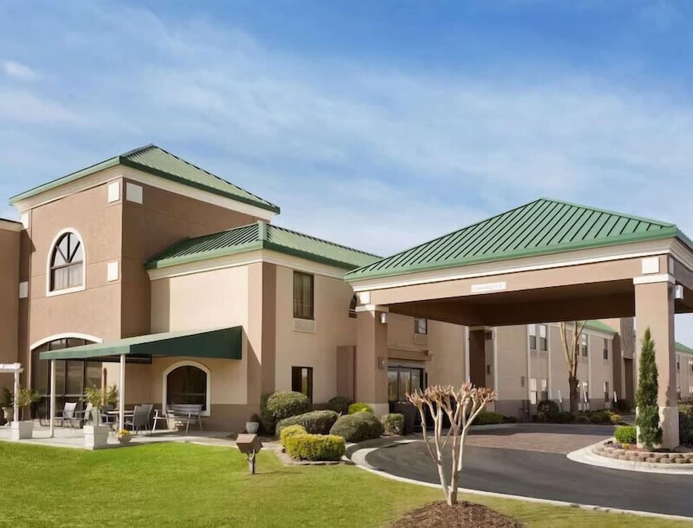 Spark by Hilton Spring Lake Fayetteville — hotel in Spring Lake, North Carolina