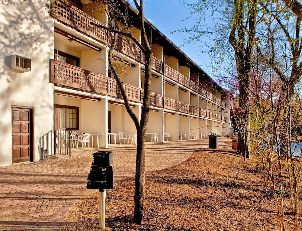 Helendorf River Inn, Suites & Conference Center — hotel in Helen, Georgia