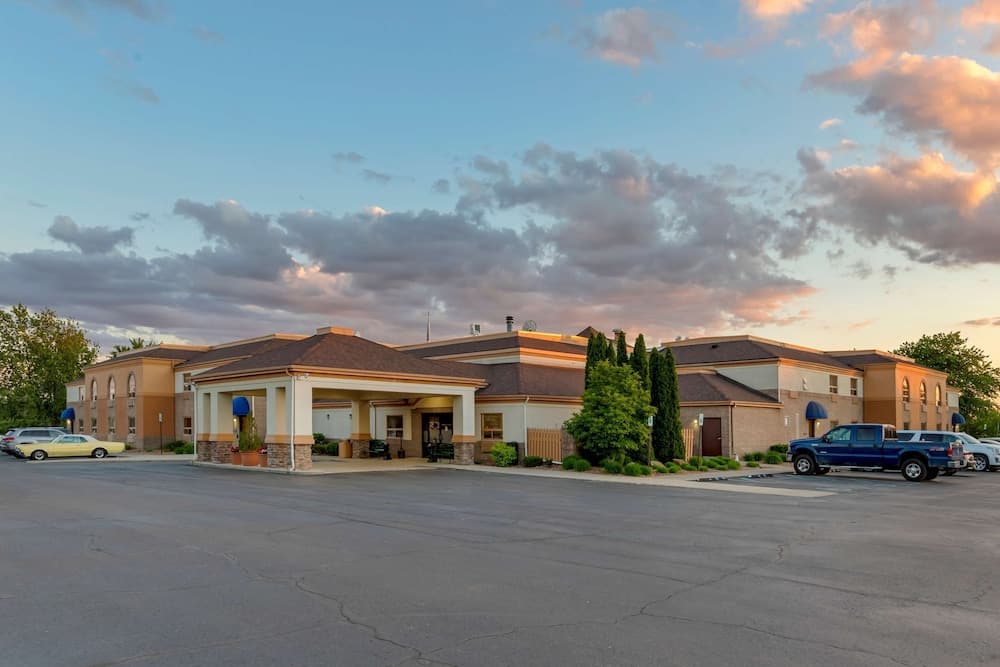 Best Western Davison Inn featured exterior or lobby in Davison, MI — similar hotel