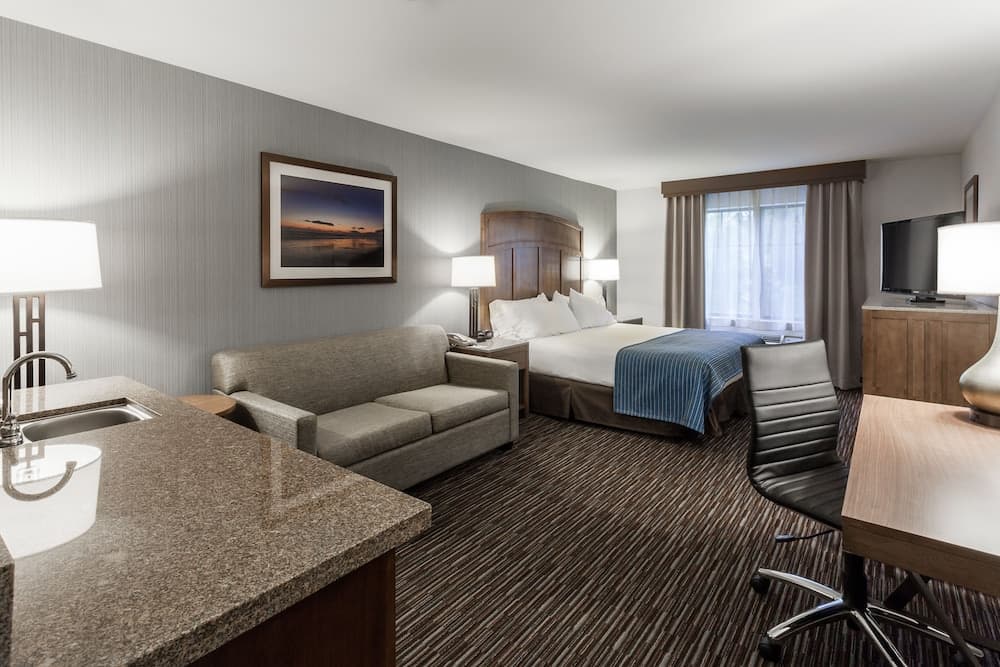Holiday Inn Express & Suites Carpinteria by IHG interior in Carpinteria, CA — gallery photo 2