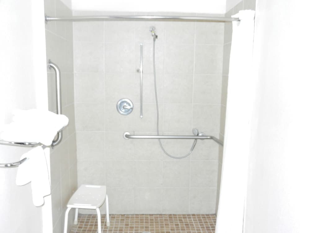 Belleza Inn & Suites Humble - FM 1960 interior in Humble, TX — gallery photo 2