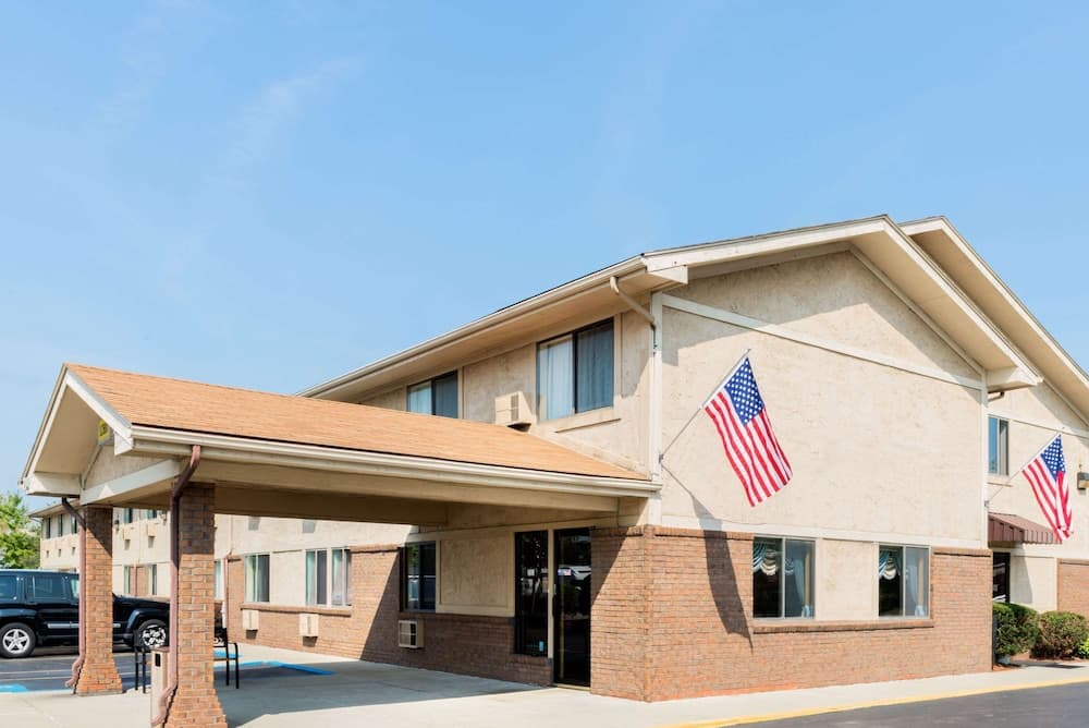 Super 8 by Wyndham Franklin/Middletown Area featured exterior or lobby in Franklin, OH — similar hotel