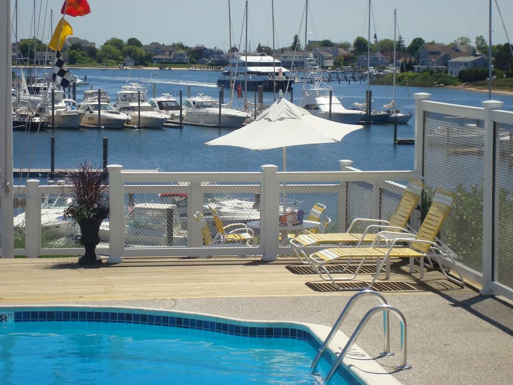 Anchor In Distinctive Waterfront Lodging interior in Hyannis — gallery photo 2