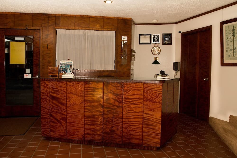 Curly Redwood Lodge interior in CRESCENT CITY, CA — gallery photo 2