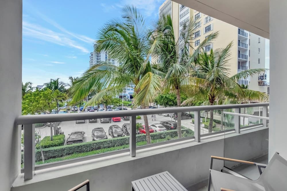Ocean Oasis Costa hollywood interior in Hollywood, FL — gallery photo 2
