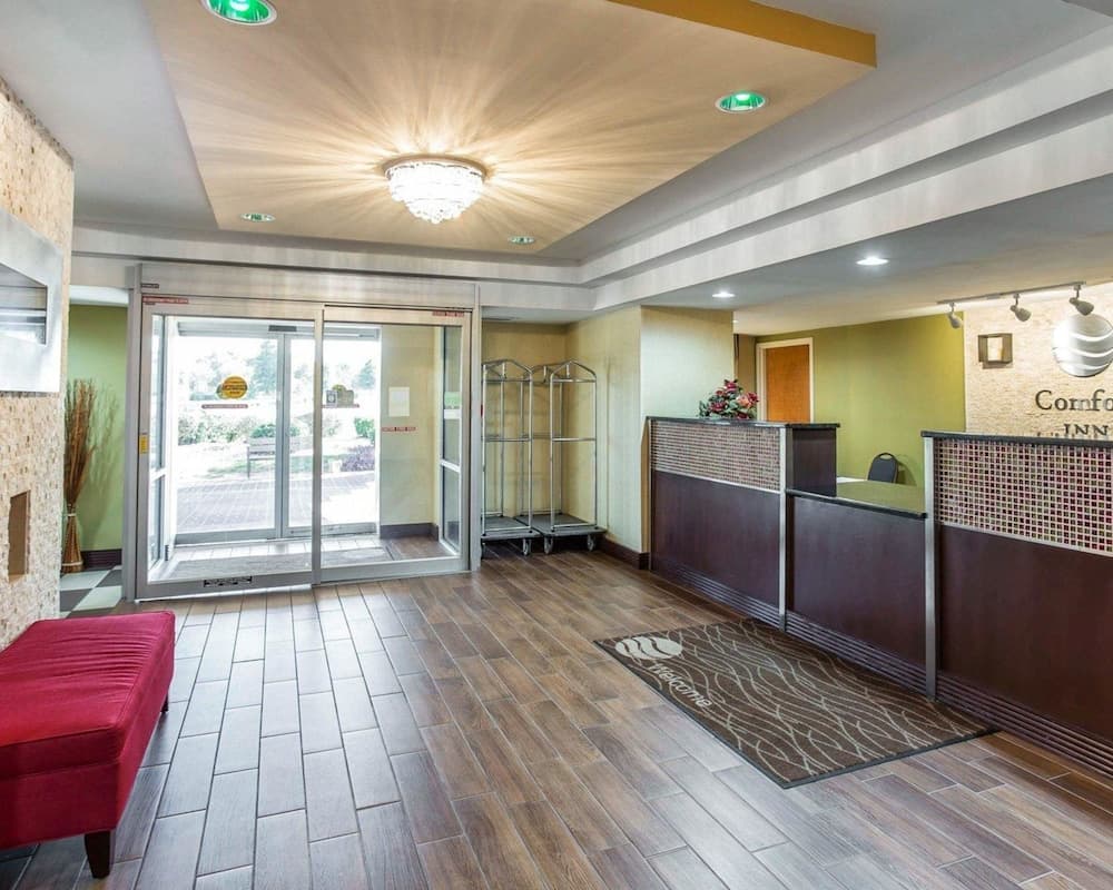 Comfort Inn Conyers interior in Conyers, GA — gallery photo 2