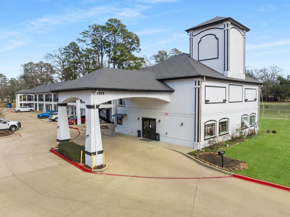 Super 8 by Wyndham Mansfield LA — hotel in Mansfield, Louisiana