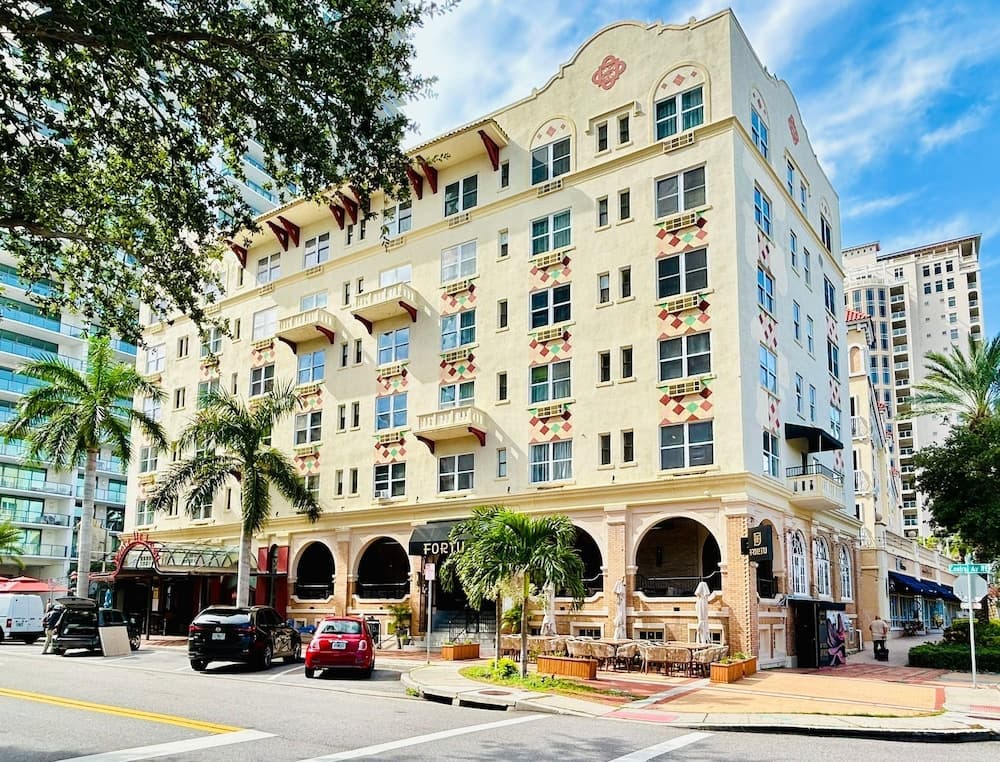 Ponce De Leon Hotel — hotel in St. Petersburg, Florida