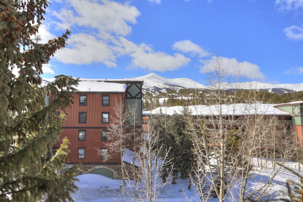 4br Renovated - Sleeps 12- Downtown Breck by RedAwning — hotel in Breckenridge, Colorado