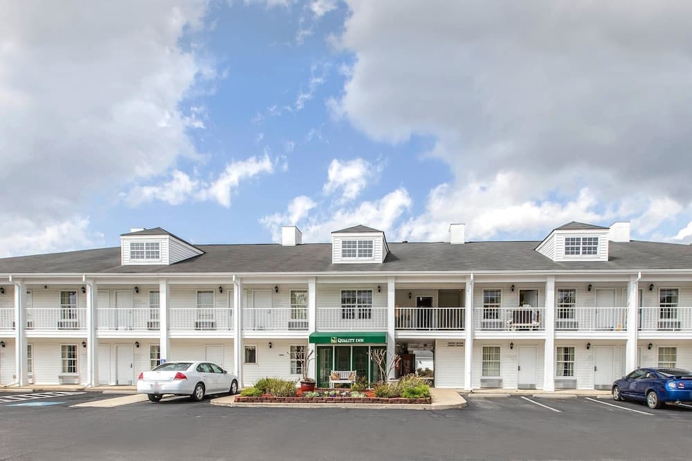Quality Inn Jesup featured exterior or lobby in Jesup, GA — similar hotel