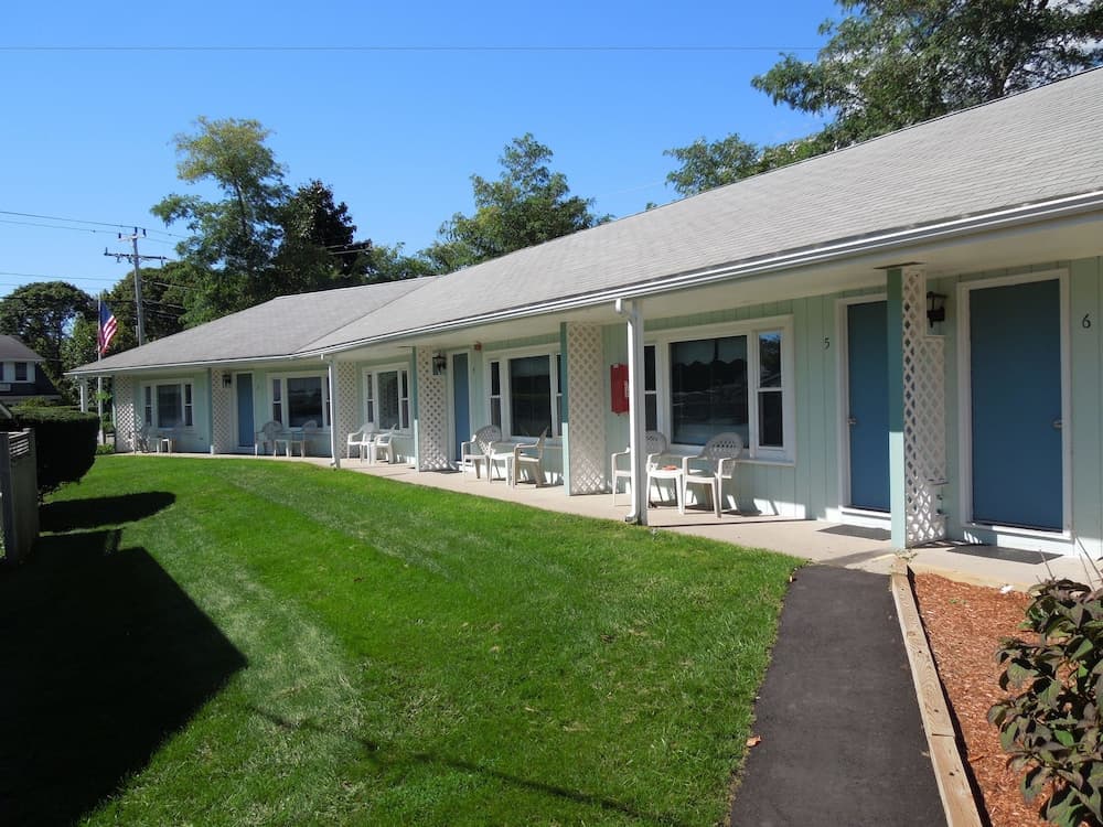 Holiday Vacation Condominium — hotel in West Yarmouth, Massachusetts