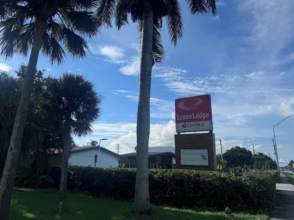 Econo Lodge Inn & Suites Florida City property views in Florida City, FL — gallery photo 3