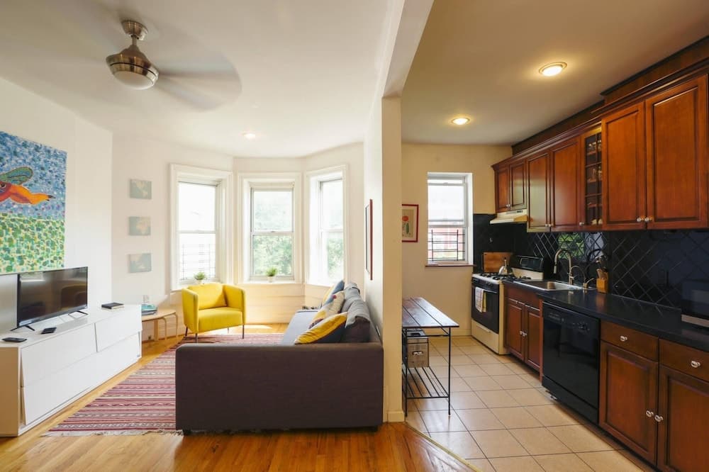 3BR in a Classic 1925 BK Limestone — hotel in Brooklyn, New York