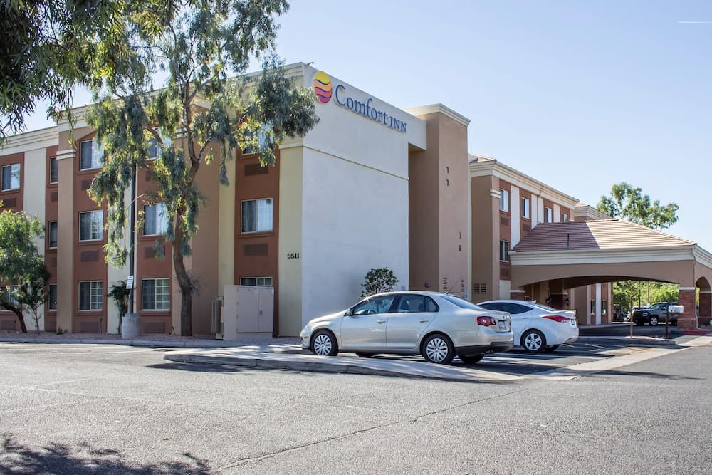Spark by Hilton Glendale Phoenix North property views in Glendale, AZ — gallery photo 3