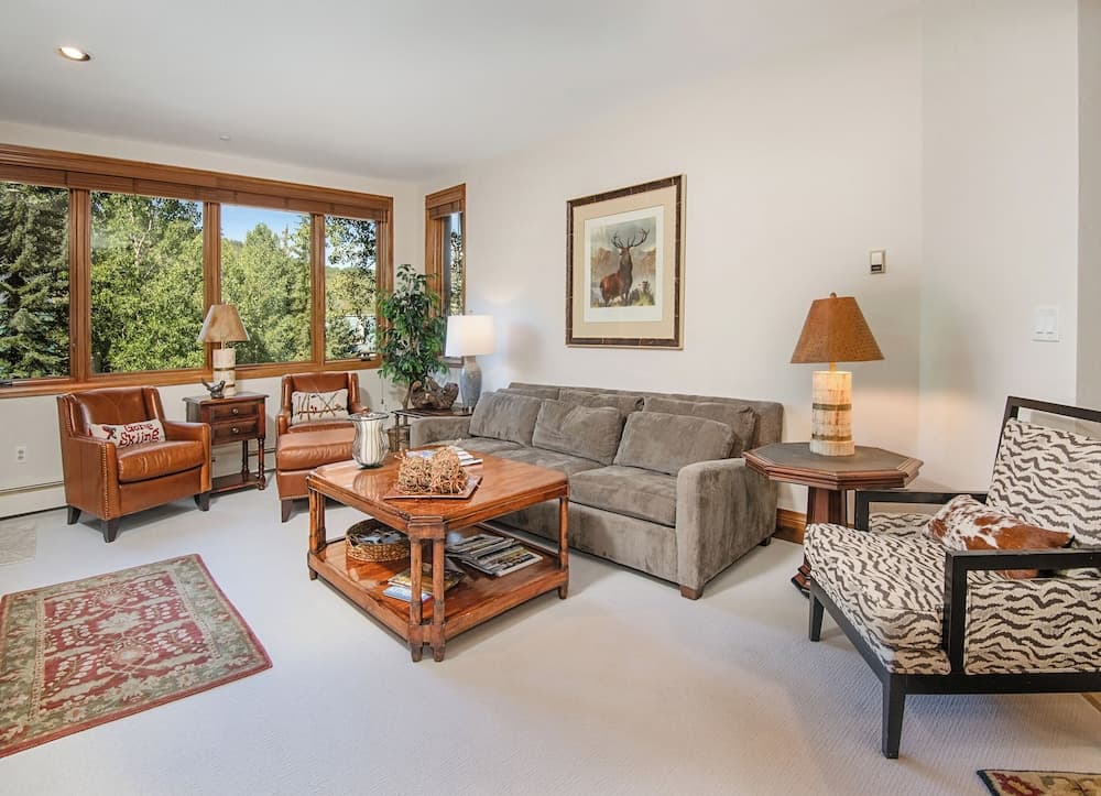 Highlands Lodge in Beaver Creek by Elevation Accommodations property views in Avon, CO — gallery photo 3