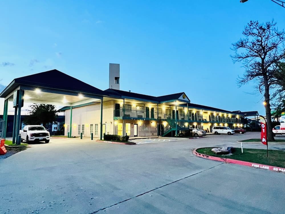 Rodeway Inn Garland Harbor Point — hotel in Garland, Texas
