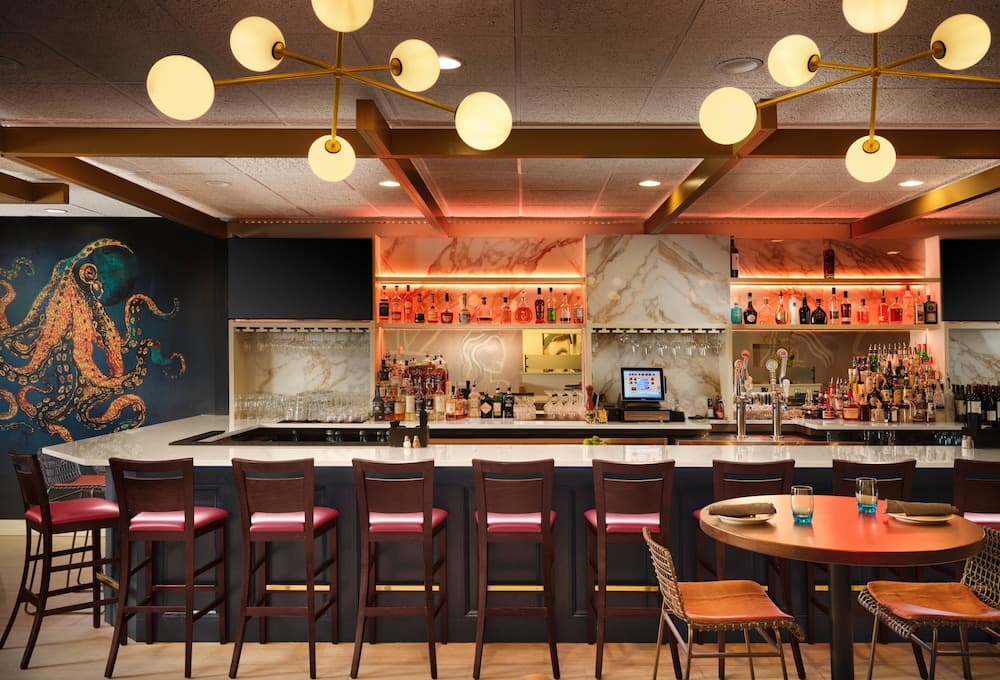 Holiday Inn Hotel & Suites Boston - Peabody by IHG interior in Peabody, MA — gallery photo 2