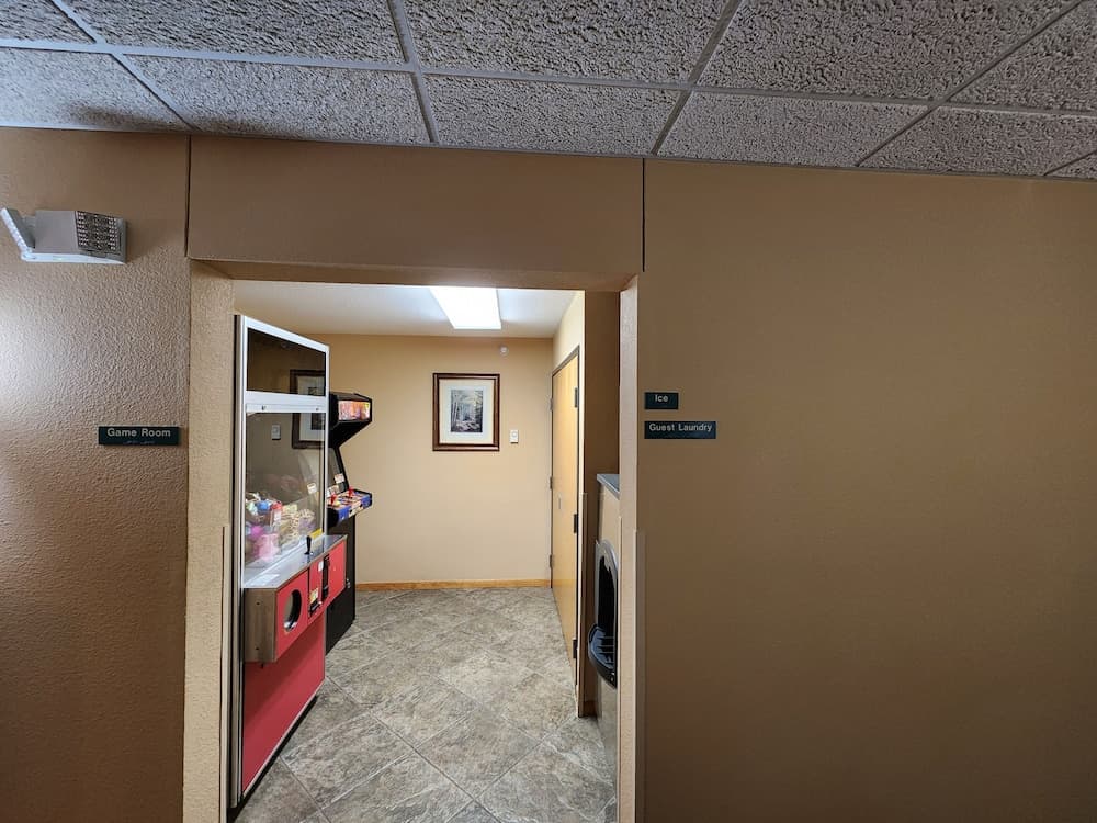 Pine Peaks Lodge & Suites interior in Crosslake, MN — gallery photo 2