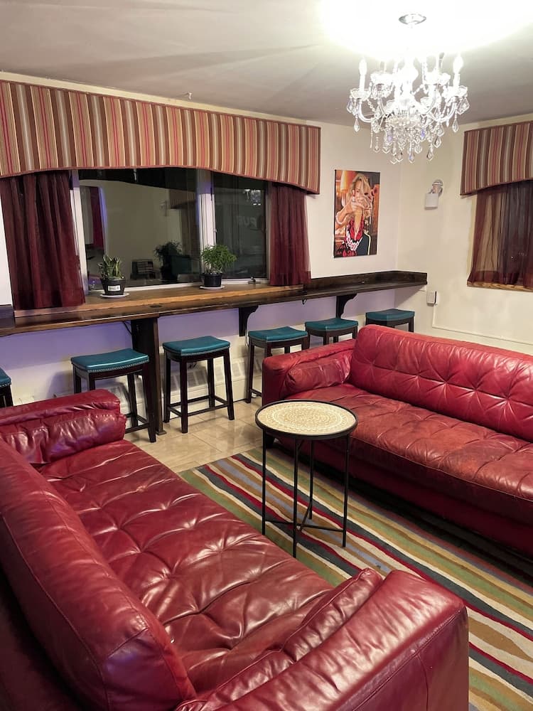 Broadway & Main Hotel — hotel in Everett, Massachusetts