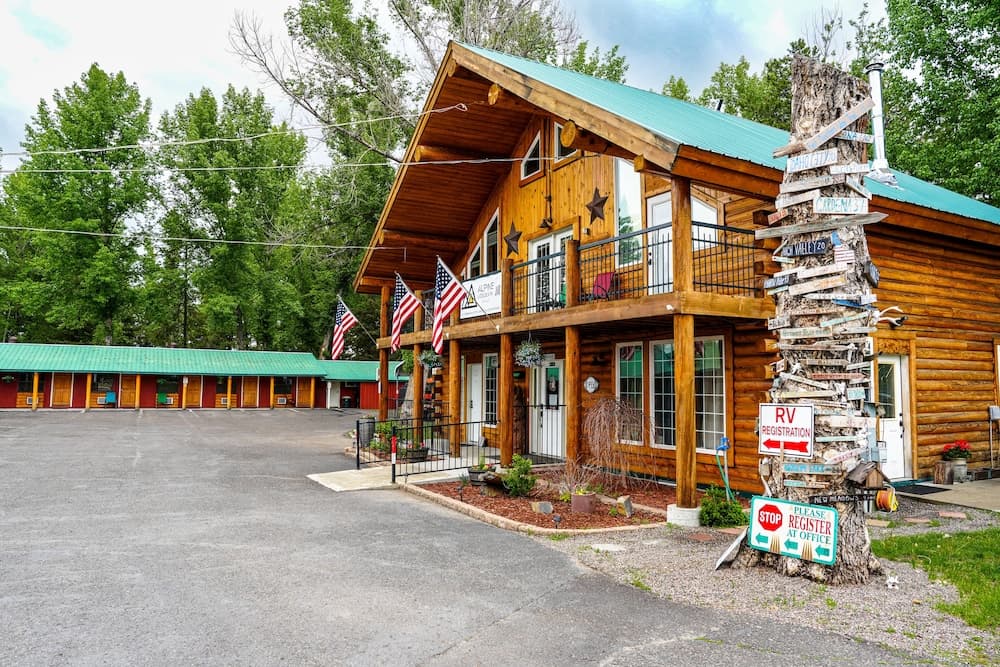 Alpine Lodge and RV featured exterior or lobby in Cascade, ID — similar hotel