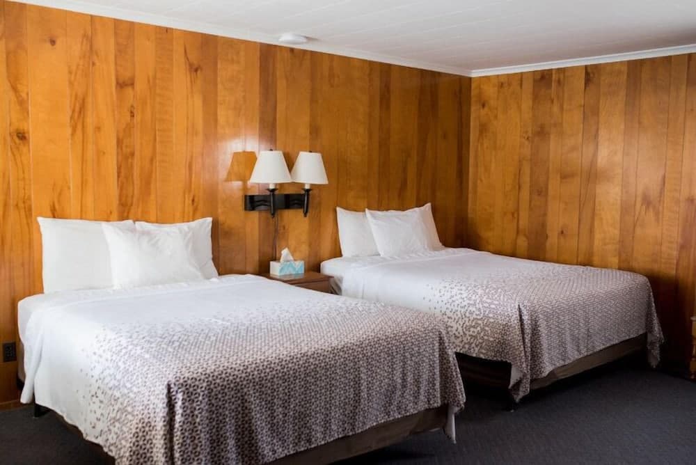 Park Lake Motel property views in Perry — gallery photo 3