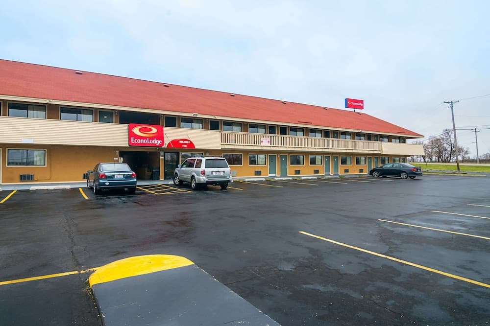 Econo Lodge South Holland - Chicago Southland interior in South Holland, IL — gallery photo 2