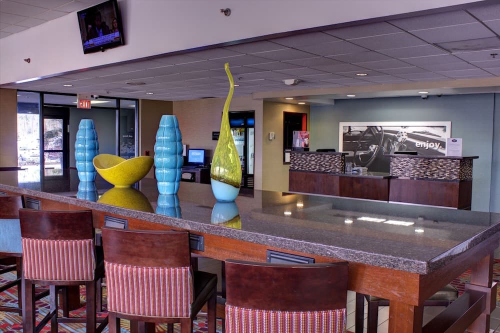 Hampton Inn Daytona Speedway interior in Daytona Beach, FL — gallery photo 2