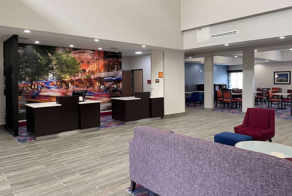 La Quinta Inn and Suites by Wyndham Schertz-San Antonio-Selma property views in Schertz, TX — gallery photo 3