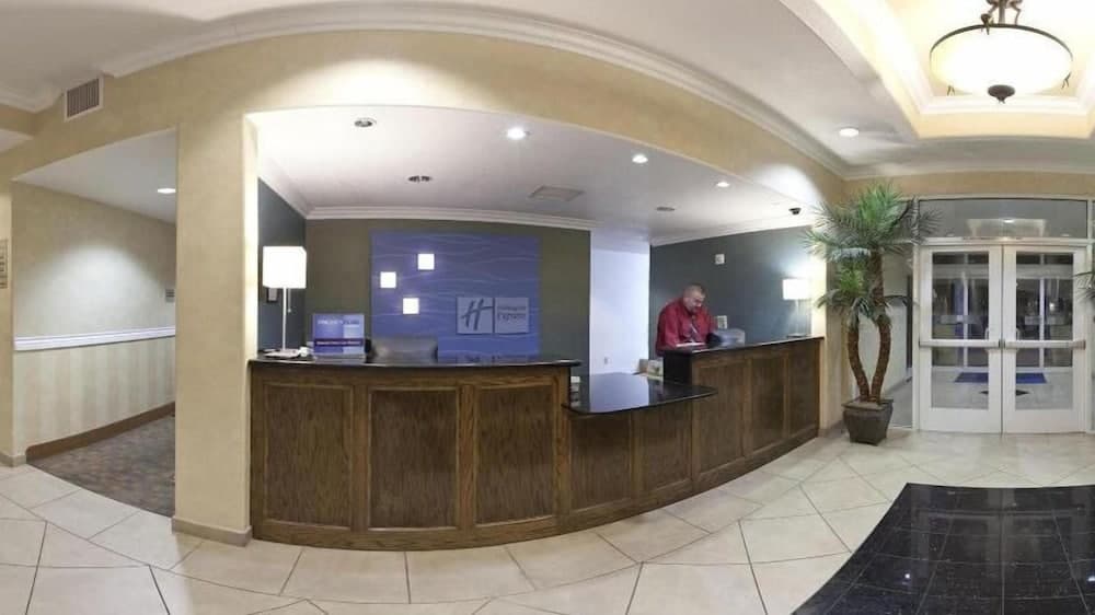 Holiday Inn Express Delano by IHG interior in Delano, CA — gallery photo 2