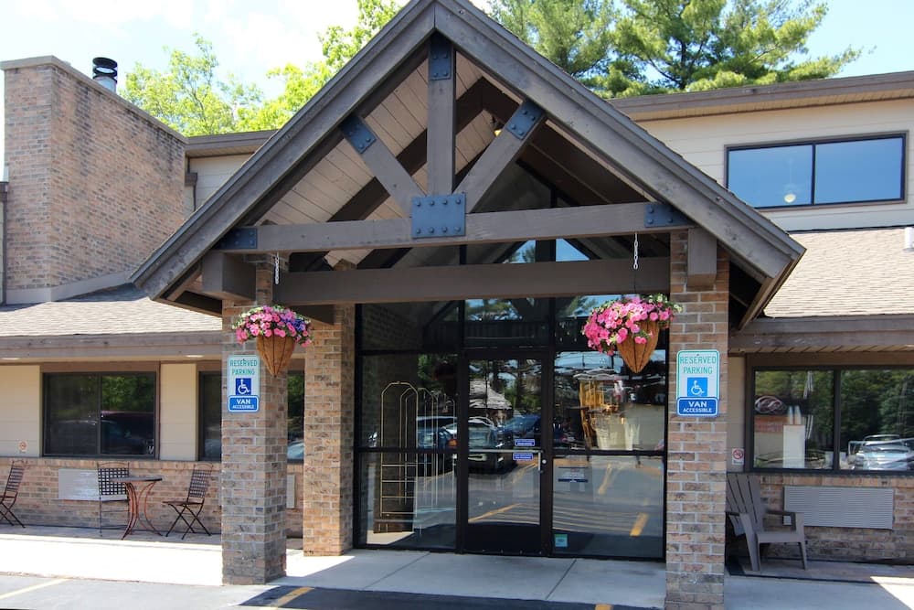Blossom Hotel & Suites Traverse City — hotel in Traverse City, Michigan
