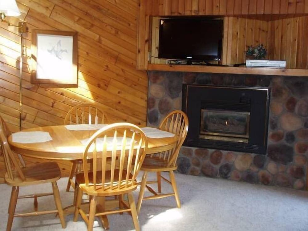 High Village interior in Pequot Lakes, MN — gallery photo 2