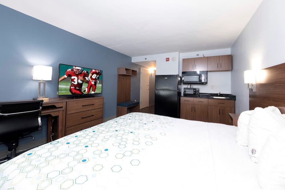HomeTowne Studios by Red Roof Chantilly — hotel in Chantilly, Virginia