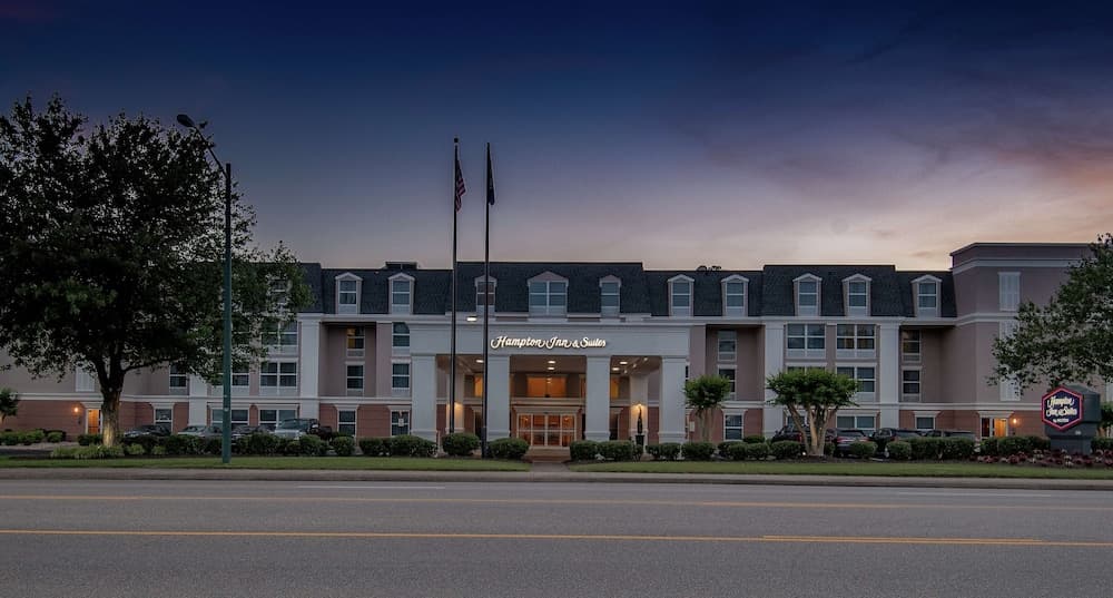 Hampton Inn & Suites Williamsburg-Richmond Rd. exterior or lobby in Williamsburg, VA — main listing photo