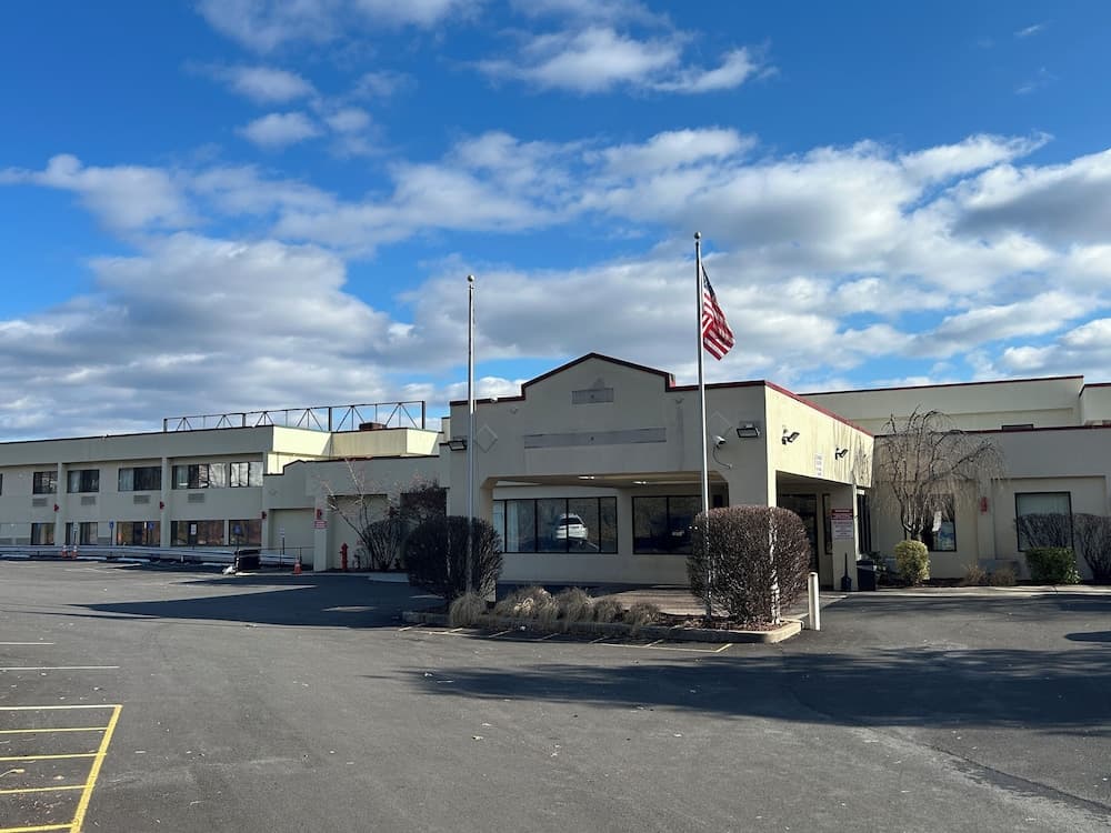 Hilltop Inn & Suites — hotel in Yonkers, New York