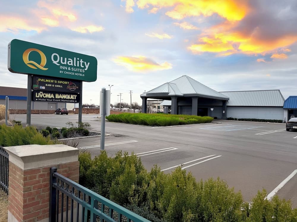 Quality Inn and Suites Livonia — hotel in Livonia, Michigan