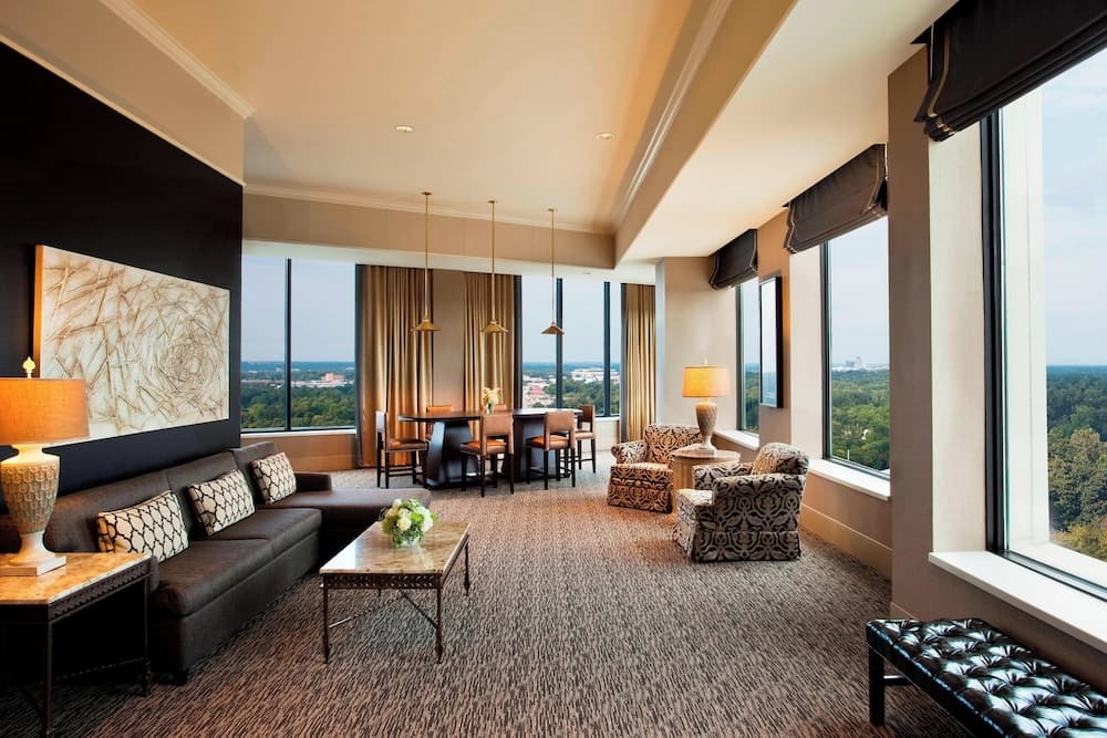 Sheraton Greensboro at Four Seasons — hotel in Greensboro, North Carolina