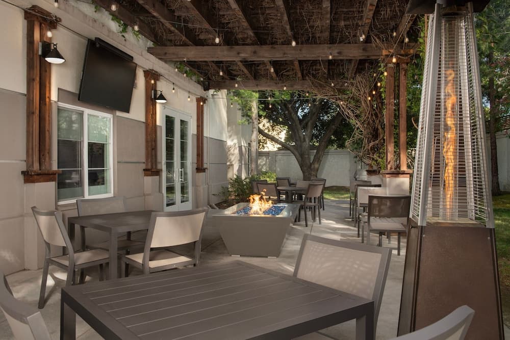 Residence Inn Marriott Palo Alto Los Altos property views in Los Altos, CA — gallery photo 3