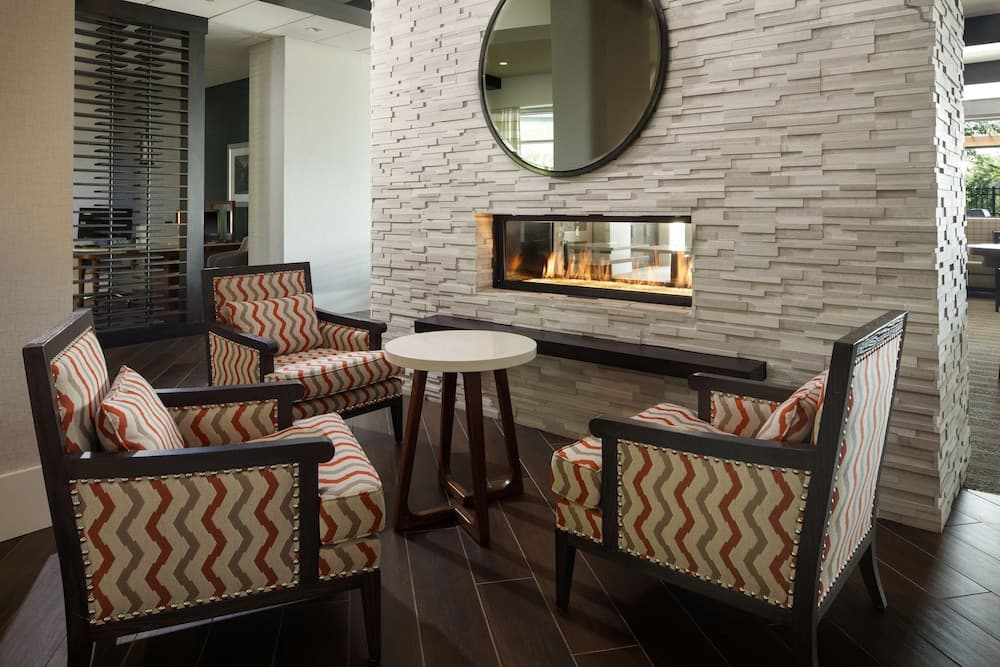 Homewood Suites by Hilton Teaneck Glenpointe interior in Teaneck — gallery photo 2