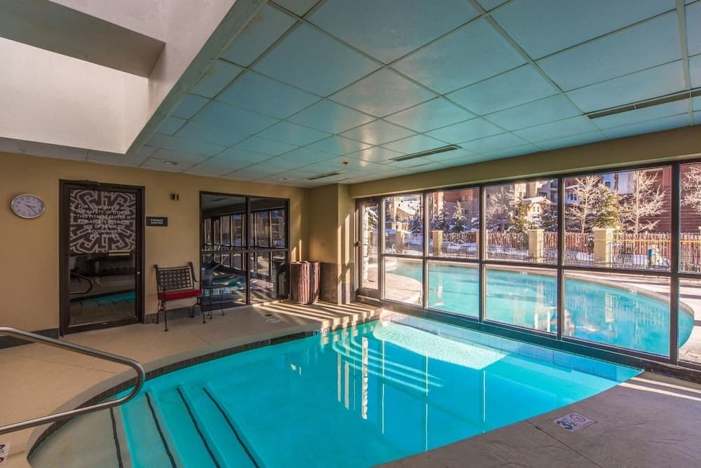 Cozy Pet-friendly King Studio In Mt. Crested Butte Condo - No Cleaning Fee! by RedAwning interior in Crested Butte, CO — gallery photo 2