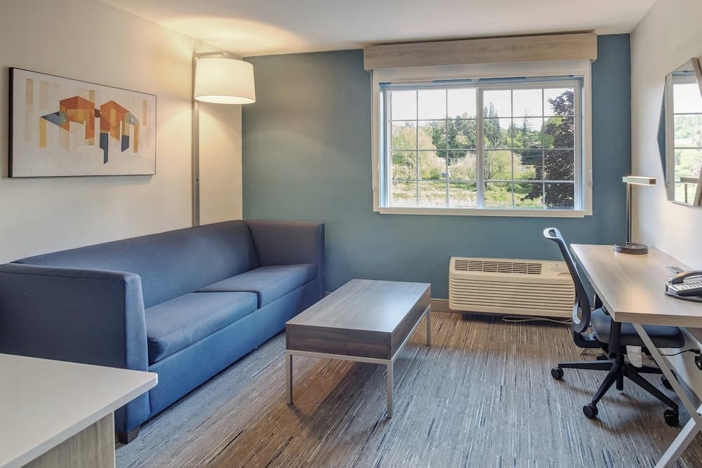 Holiday Inn Express Portland East - Troutdale by IHG interior in Troutdale, OR — gallery photo 2