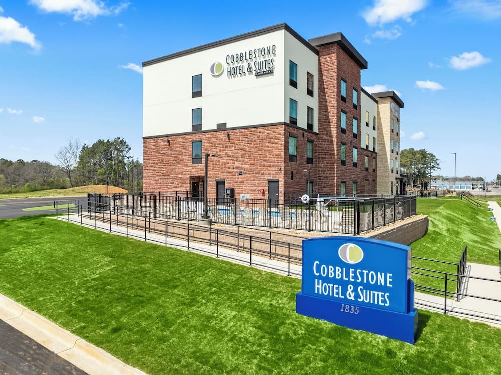Cobblestone Hotel & Suites - Foley — hotel in Foley, Alabama
