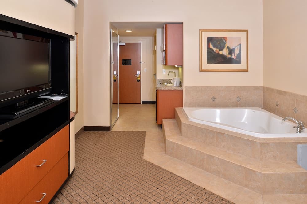 Holiday Inn Express Hotel & Suites Lincoln by IHG property views in Lincoln, CA — gallery photo 3