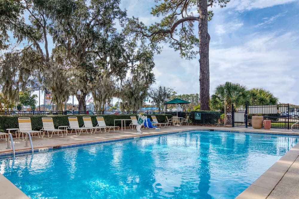 Spark by Hilton Savannah Midtown interior in Savannah, GA — gallery photo 2