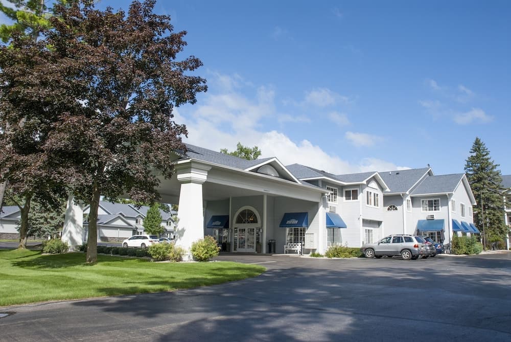 Grand Beach Resort Hotel — hotel in Traverse City, Michigan