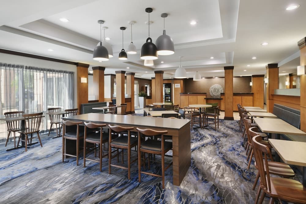 Fairfield Inn & Suites by Marriott Fort Pierce interior in Fort Pierce, FL — gallery photo 2