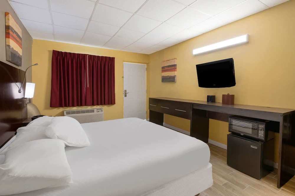 Econo Lodge Gretna - New Orleans interior in Gretna, LA — gallery photo 2