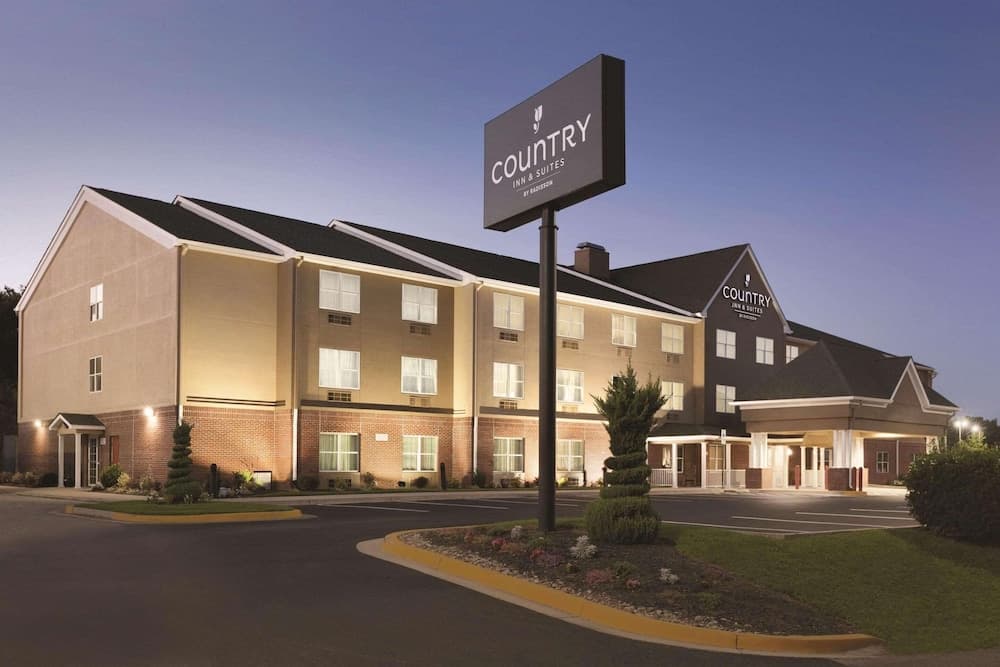 Country Inn & Suites by Radisson, Washington, D.C. East - Capitol Heights, MD — hotel in Capitol Heights, Maryland