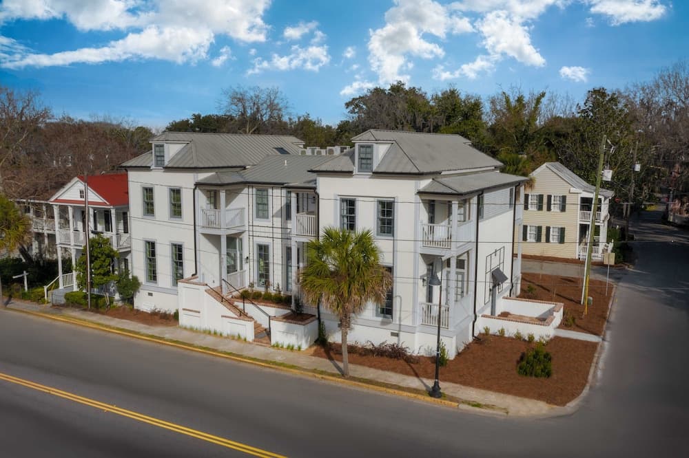 The Emerald Boutique Stays — hotel in Beaufort, South Carolina