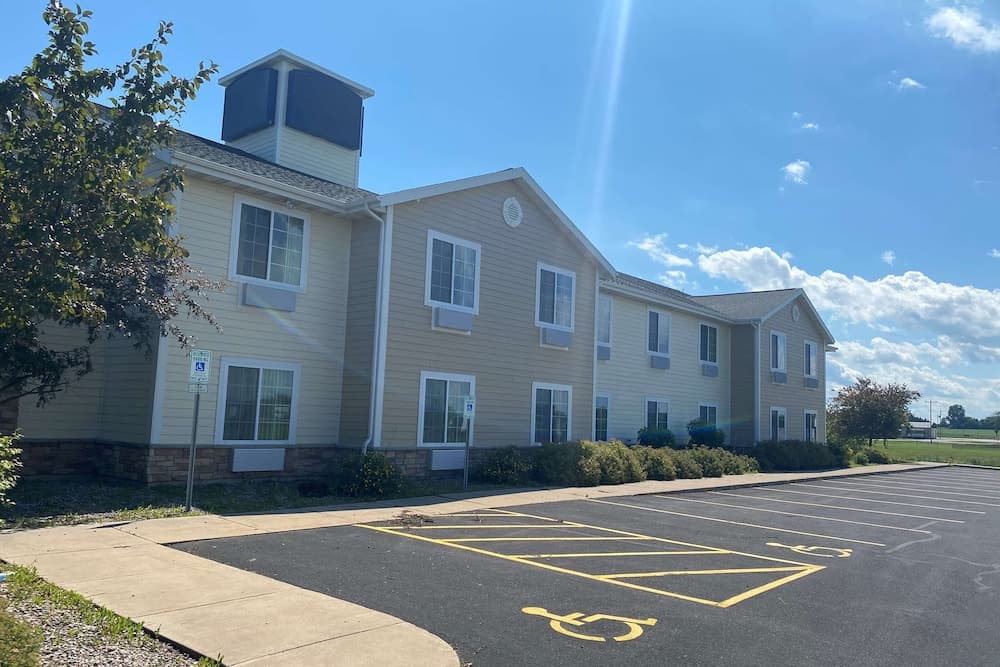 AmericInn by Wyndham Oshkosh — hotel in Oshkosh, Wisconsin